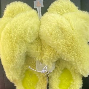 Stars Above Slippers criss-cross Slippers - S (5/6)